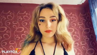 Maģiskās virtuālās realitātes brilles man deva seksu ar Harliju Kvinnu